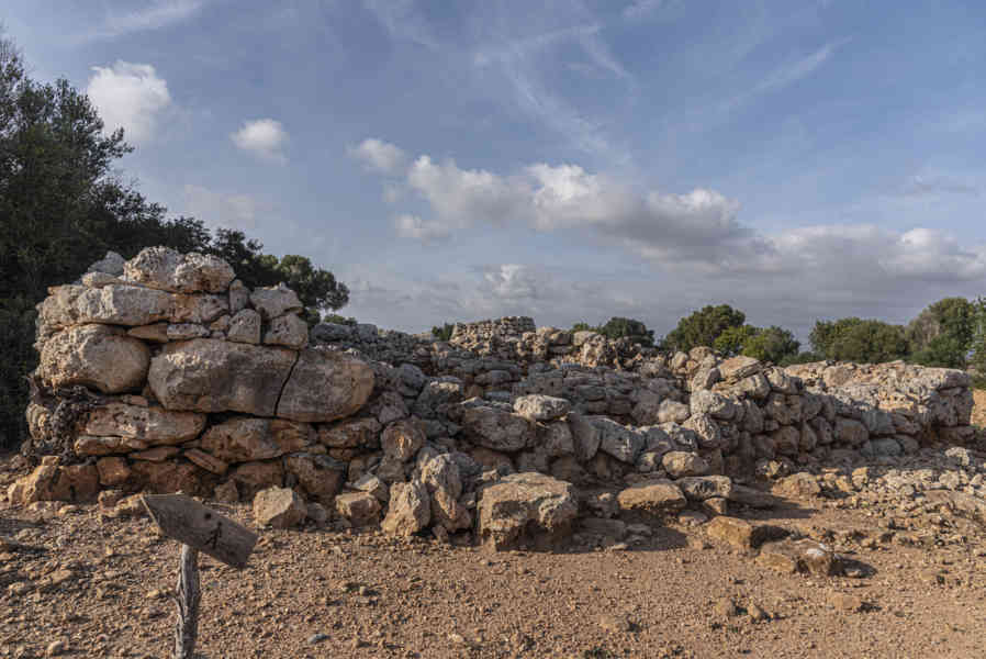 Mallorca - Llucmajor 52 - poblado prehistórico de Capocorb Vell.jpg